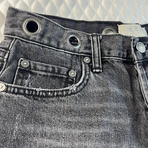 Free People Cut Off Frayed Cuffed Hem Mid Rise Denim Shorts Grommet Waist Sz 26 - Picture 3 of 12